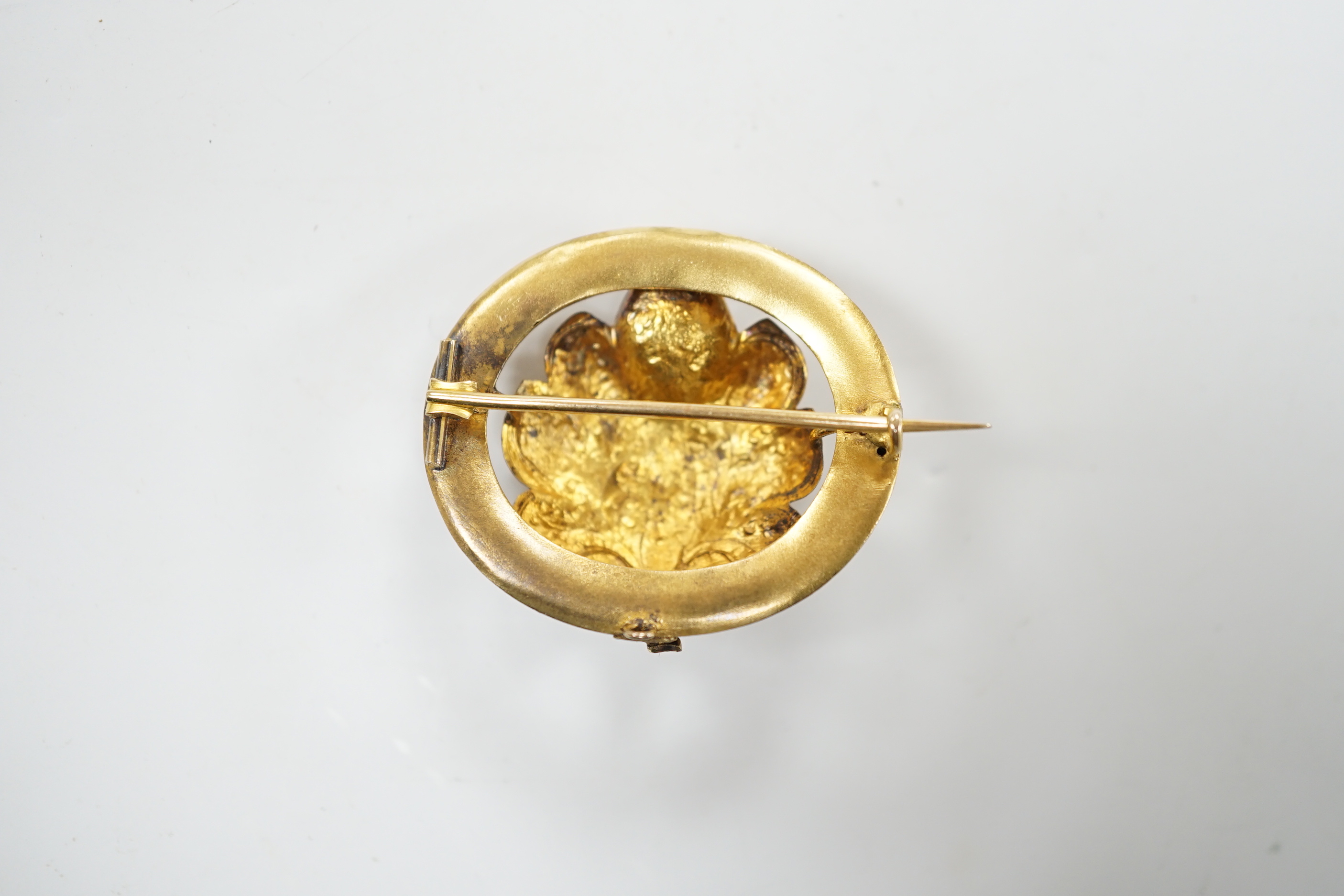 A Victorian yellow metal and foil backed pink stone cluster set oval foliate brooch, 39mm, gross weight 7.1 grams.